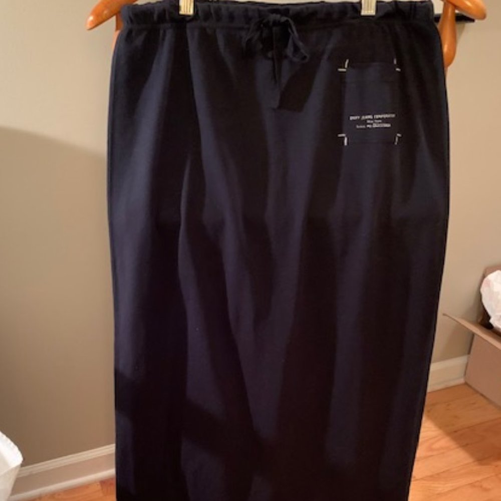 LONG SKIRTS ARE COMING BACK. DKNY JEANS navy LIGHT WEIGHT knit skirtcirca 2000.
